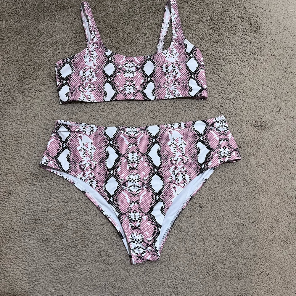This is a swimsuit from Shein only worn twice in great condition.